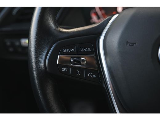 BMW 1 Serie 118i Sport Line Automaat / Sportstoelen / LED / Cruise Control / PDC / Live Cockpit Professional ActivLease financial lease