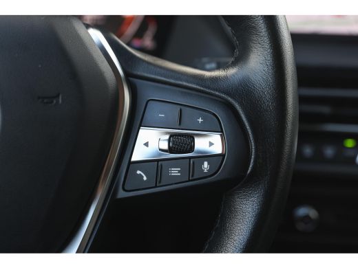 BMW 1 Serie 118i Sport Line Automaat / Sportstoelen / LED / Cruise Control / PDC / Live Cockpit Professional ActivLease financial lease