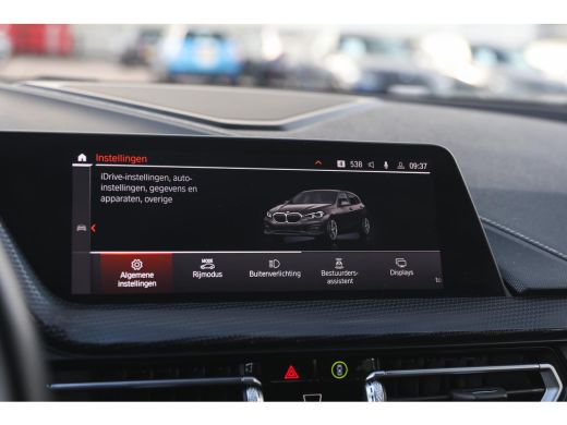 BMW 1 Serie 118i Sport Line Automaat / Sportstoelen / LED / Cruise Control / PDC / Live Cockpit Professional ActivLease financial lease