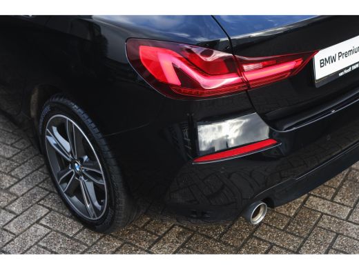 BMW 1 Serie 118i Sport Line Automaat / Sportstoelen / LED / Cruise Control / PDC / Live Cockpit Professional ActivLease financial lease