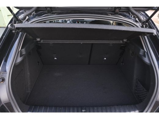 BMW 1 Serie 118i Sport Line Automaat / Sportstoelen / LED / Cruise Control / PDC / Live Cockpit Professional ActivLease financial lease