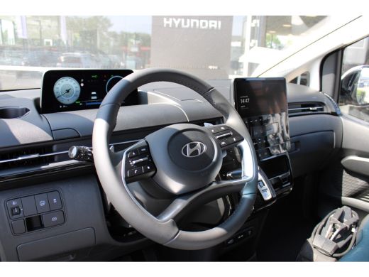 Hyundai Staria 1.6 T-GDI HEV € 12433,- korting !! | 2 zitplaatsen rechtsvoor | Achterruitverwarming | Achteruitr... ActivLease financial lease
