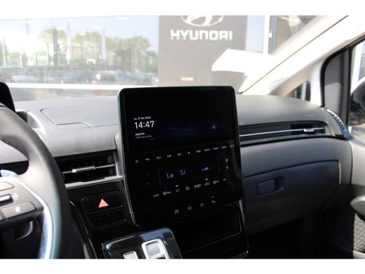 Hyundai Staria 1.6 T-GDI HEV € 12433,- korting !! | 2 zitplaatsen rechtsvoor | Achterruitverwarming | Achteruitr... ActivLease financial lease