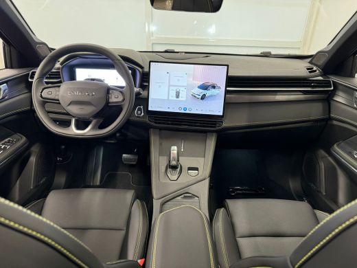 Lynk & Co 01 1.5 More | 360 Camera | Trekhaak | All-seasonbanden | Panoramadak | Premium audio | Getint glas | ActivLease financial lease