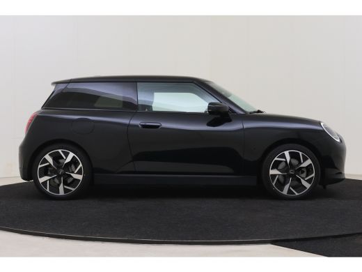 Mini 3-Deurs Cooper E / Classic / Pakket L / 18" Slide Spoke 2-tone ActivLease financial lease