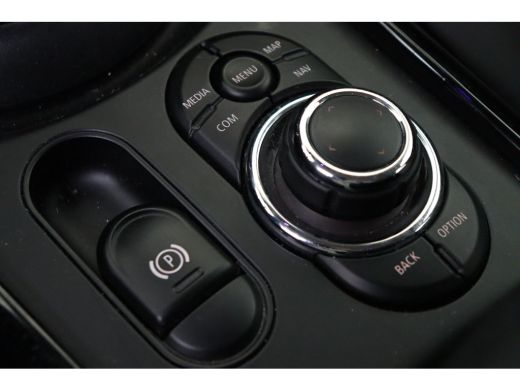 Mini Clubman Cooper Automaat / Achteruitrijcamera / Comfort Access / LED / Comfortstoelen / Stoelverwarming / ... ActivLease financial lease