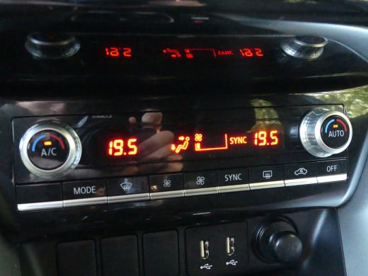 Mitsubishi Eclipse Cross 2.4 PHEV Intense+ | TREKHAAK | CAMERA | STOELVERWARMING | 18'' LMV | KEYLESS ENTRY/START | ActivLease financial lease