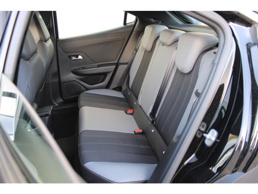 Opel Mokka-e Level 3 50 kWh / Navigatie via Carplay / Parkeersensoren / Climate Control / LED / DAB / 17'' LMV / ActivLease financial lease