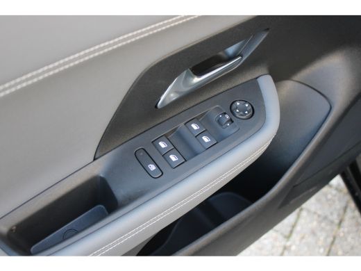 Opel Mokka-e Level 3 50 kWh / Navigatie via Carplay / Parkeersensoren / Climate Control / LED / DAB / 17'' LMV / ActivLease financial lease