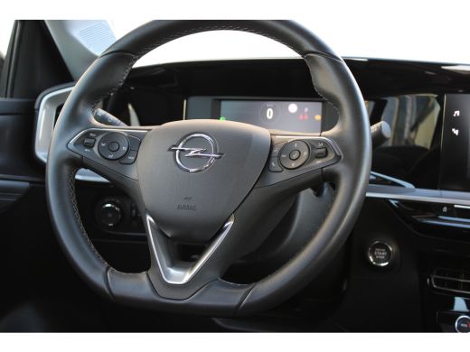 Opel Mokka-e Level 3 50 kWh / Navigatie via Carplay / Parkeersensoren / Climate Control / LED / DAB / 17'' LMV / ActivLease financial lease