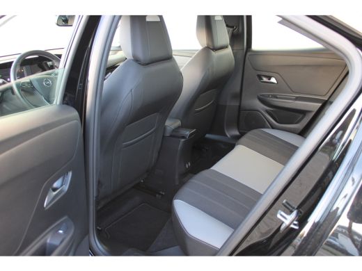 Opel Mokka-e Level 3 50 kWh / Navigatie via Carplay / Parkeersensoren / Climate Control / LED / DAB / 17'' LMV / ActivLease financial lease