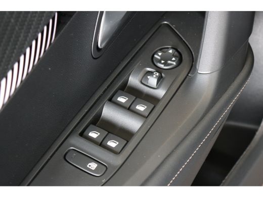 Peugeot 2008 1.2 Hybrid 136 Allure | Apple Carplay | PDC V+A | Cruise control | LMV 17"| DAB | LED Koplampen | ActivLease financial lease