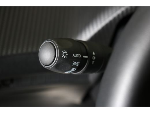 Peugeot 2008 1.2 Hybrid 136 Allure | Apple Carplay | PDC V+A | Cruise control | LMV 17"| DAB | LED Koplampen | ActivLease financial lease