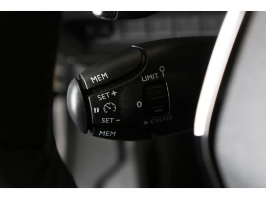 Peugeot 2008 1.2 Hybrid 136 Allure | Apple Carplay | PDC V+A | Cruise control | LMV 17"| DAB | LED Koplampen | ActivLease financial lease