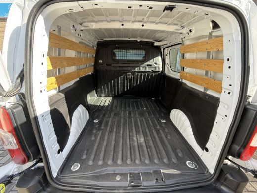 Peugeot Partner 1.2 PureTech 111PK Benzine Premium EMISSIE VRIJE ZONE/ Navigatiesysteem/cruise control/CarPlay ActivLease financial lease