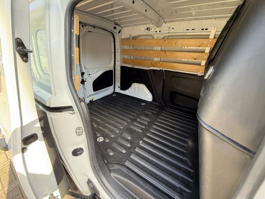 Peugeot Partner 1.2 PureTech 111PK Benzine Premium EMISSIE VRIJE ZONE/ Navigatiesysteem/cruise control/CarPlay ActivLease financial lease