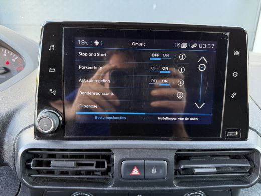 Peugeot Partner 1.2 PureTech 111PK Benzine Premium EMISSIE VRIJE ZONE/ Navigatiesysteem/cruise control/CarPlay ActivLease financial lease