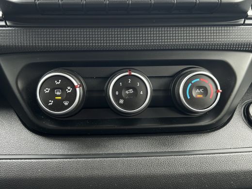 Renault Trafic 2.0 dCi / L2H1 / DUBBEL CABINE / 6-PERSOONS DUBBELE CABINE / AIRCO / CRUISE / NAVI / BLUETOOTH / ... ActivLease financial lease