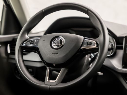 Skoda Kamiq 1.0 TSI Sport (APPLE CARPLAY, CRUISE, LED KOPLAMPEN, SPORTSTOELEN, LANE ASSIST, ARMSTEUN, BLUETOO... ActivLease financial lease