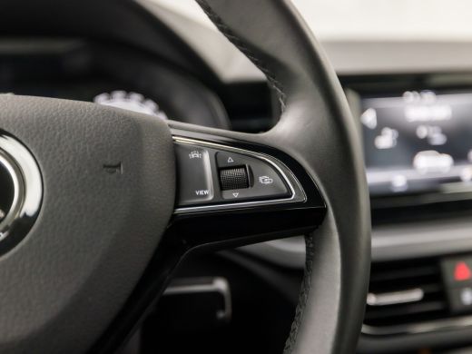 Skoda Kamiq 1.0 TSI Sport (APPLE CARPLAY, CRUISE, LED KOPLAMPEN, SPORTSTOELEN, LANE ASSIST, ARMSTEUN, BLUETOO... ActivLease financial lease