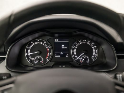 Skoda Kamiq 1.0 TSI Sport (APPLE CARPLAY, CRUISE, LED KOPLAMPEN, SPORTSTOELEN, LANE ASSIST, ARMSTEUN, BLUETOO... ActivLease financial lease