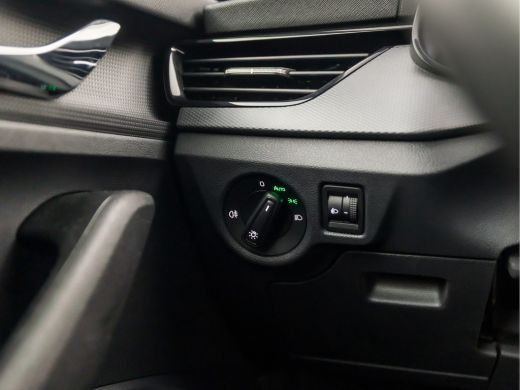 Skoda Kamiq 1.0 TSI Sport (APPLE CARPLAY, CRUISE, LED KOPLAMPEN, SPORTSTOELEN, LANE ASSIST, ARMSTEUN, BLUETOO... ActivLease financial lease