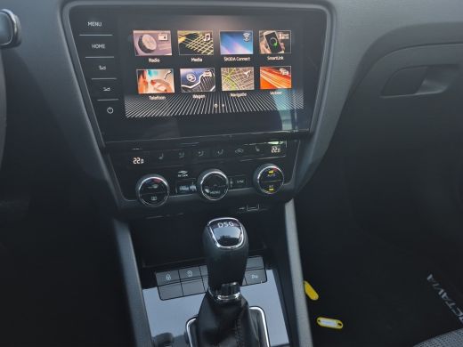 Skoda Octavia Combi 1.5 TSI Greentech Business Edition Plus Trekhaak | LED | Keyless | Stoelverwarming | Parkee... ActivLease financial lease