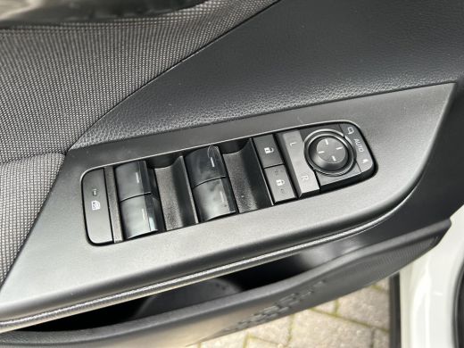 Toyota C-HR 1.8 Hybrid 140 First Edition (Rondom zicht camera - Parkeerassistent) ActivLease financial lease