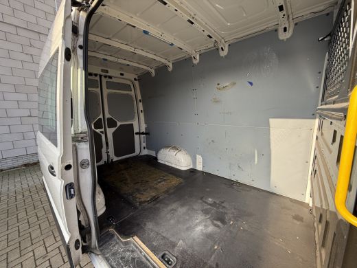 Volkswagen Crafter 35 2.0 TDI 140PK automaat L3H3 EURO6 Achteruitrijcamera/trekhaak/cruise control ActivLease financial lease