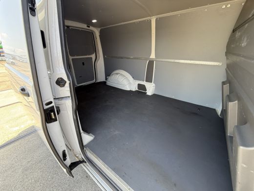 Volkswagen Transporter 2.0 TDI 110PK EURO6 L2H1 28 Cruise control/trekhaak/navi ActivLease financial lease