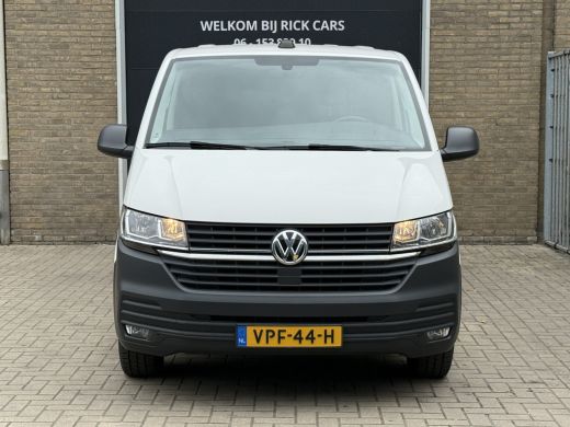 Volkswagen Transporter 2.0 TDI 110PK EURO6 L2H1 28 Cruise control/trekhaak/navi ActivLease financial lease