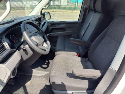 Volkswagen Transporter 2.0 TDI 110PK EURO6 L2H1 28 Cruise control/trekhaak/navi ActivLease financial lease