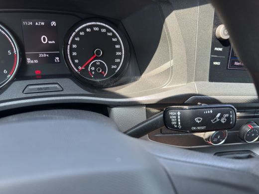 Volkswagen Transporter 2.0 TDI 110PK EURO6 L2H1 28 Cruise control/trekhaak/navi ActivLease financial lease