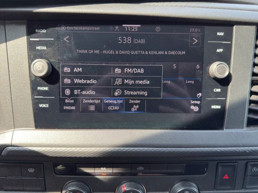 Volkswagen Transporter 2.0 TDI 110PK EURO6 L2H1 28 Cruise control/trekhaak/navi ActivLease financial lease