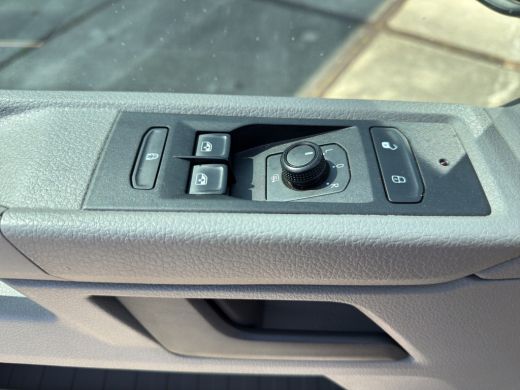 Volkswagen Transporter 2.0 TDI 110PK EURO6 L2H1 28 Cruise control/trekhaak/navi ActivLease financial lease