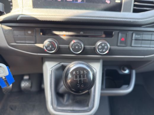 Volkswagen Transporter 2.0 TDI 110PK EURO6 L2H1 28 Cruise control/trekhaak/navi ActivLease financial lease
