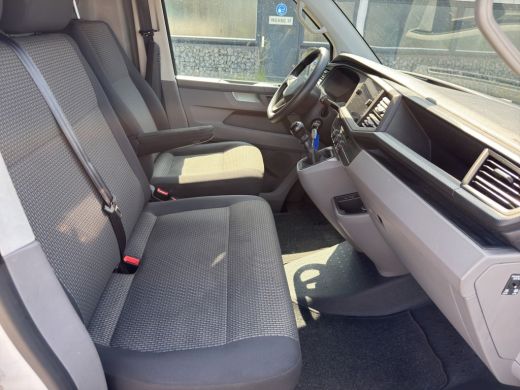 Volkswagen Transporter 2.0 TDI 110PK EURO6 L2H1 28 Cruise control/trekhaak/navi ActivLease financial lease