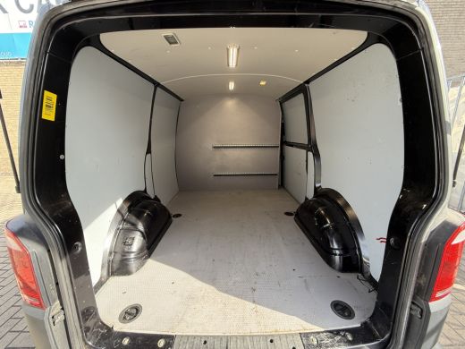 Volkswagen Transporter 2.0 TDI 150PK EURO 6 L1H1 Navigatie systeem/cruise control ActivLease financial lease