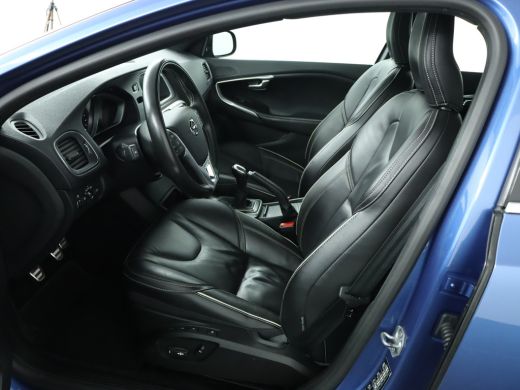 Volvo  V40 2.0 T2 R-Design | Panorama dag | Camera | PDC | Elektrisch verstelbare stoel | Navi ActivLease financial lease