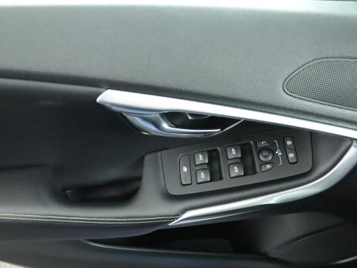 Volvo  V40 2.0 T2 R-Design | Panorama dag | Camera | PDC | Elektrisch verstelbare stoel | Navi ActivLease financial lease