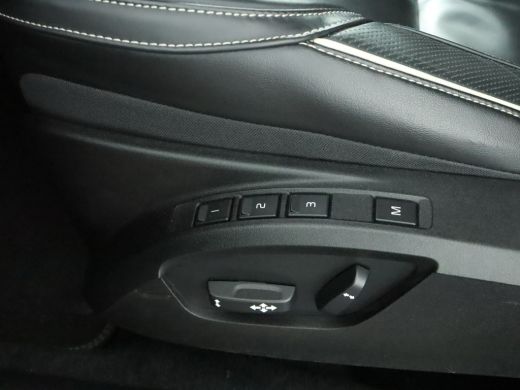 Volvo  V40 2.0 T2 R-Design | Panorama dag | Camera | PDC | Elektrisch verstelbare stoel | Navi ActivLease financial lease