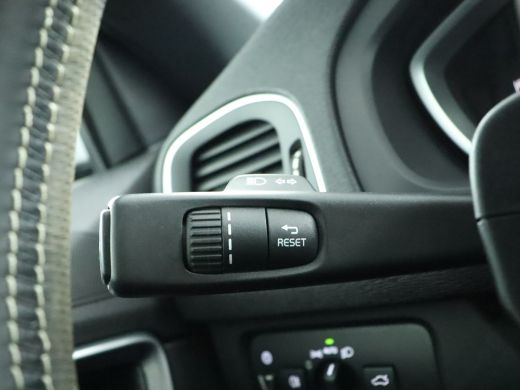 Volvo  V40 2.0 T2 R-Design | Panorama dag | Camera | PDC | Elektrisch verstelbare stoel | Navi ActivLease financial lease