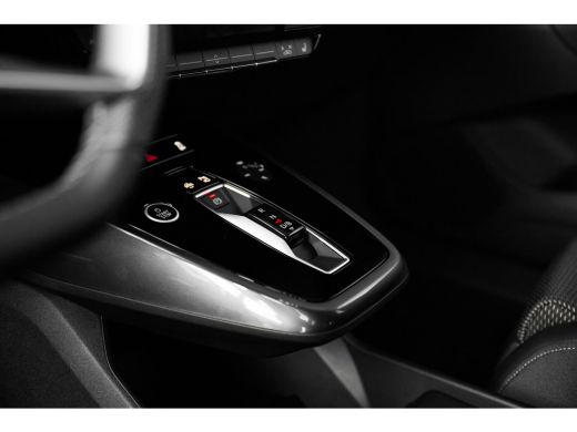 Audi Q4 e-tron S edition | Achterklep, automatisch bedienbaar | Achteruitrijcamera | Adaptive cruise control ActivLease financial lease