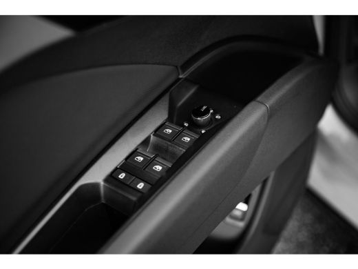 Audi Q4 e-tron S edition | Achterklep, automatisch bedienbaar | Achteruitrijcamera | Adaptive cruise control ActivLease financial lease