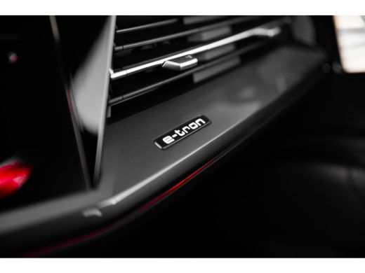 Audi Q4 e-tron S edition | Achterklep, automatisch bedienbaar | Achteruitrijcamera | Adaptive cruise control ActivLease financial lease