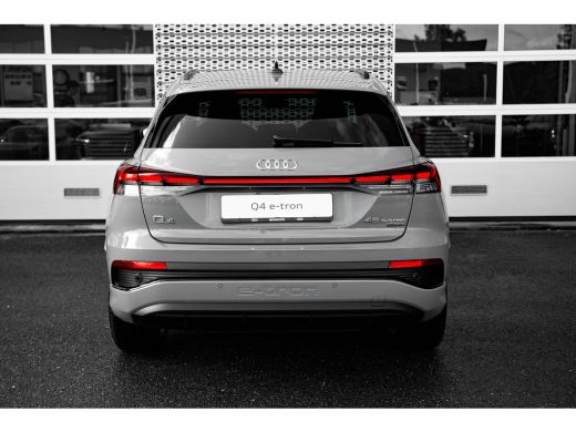 Audi Q4 e-tron S edition | Achterklep, automatisch bedienbaar | Achteruitrijcamera | Adaptive cruise control ActivLease financial lease