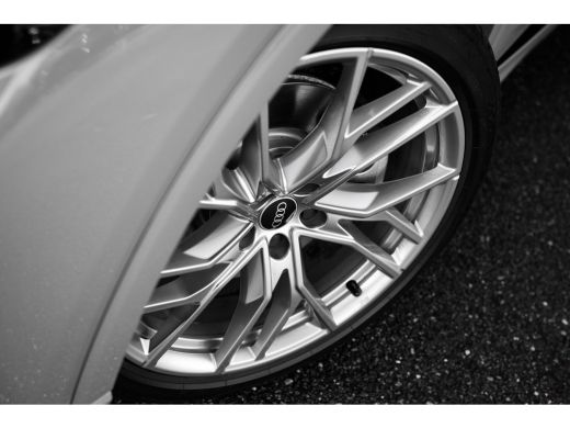 Audi Q4 e-tron S edition | Achterklep, automatisch bedienbaar | Achteruitrijcamera | Adaptive cruise control ActivLease financial lease