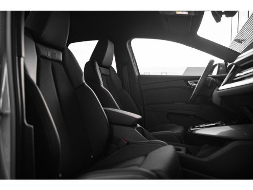 Audi Q4 e-tron S edition | Achterklep, automatisch bedienbaar | Achteruitrijcamera | Adaptive cruise control ActivLease financial lease