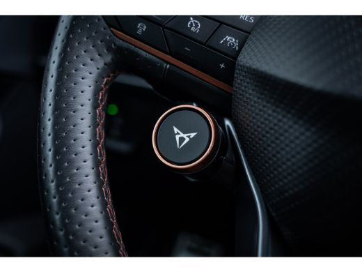 CUPRA Leon Sportstourer 1.4 e-Hybrid VZ Performance 245PK | Lichtmetalen velgen 19" | Trekhaak | ActivLease financial lease