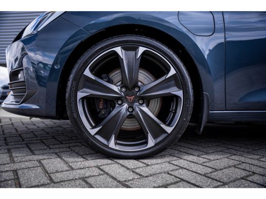 CUPRA Leon Sportstourer 1.4 e-Hybrid VZ Performance 245PK | Lichtmetalen velgen 19" | Trekhaak | ActivLease financial lease